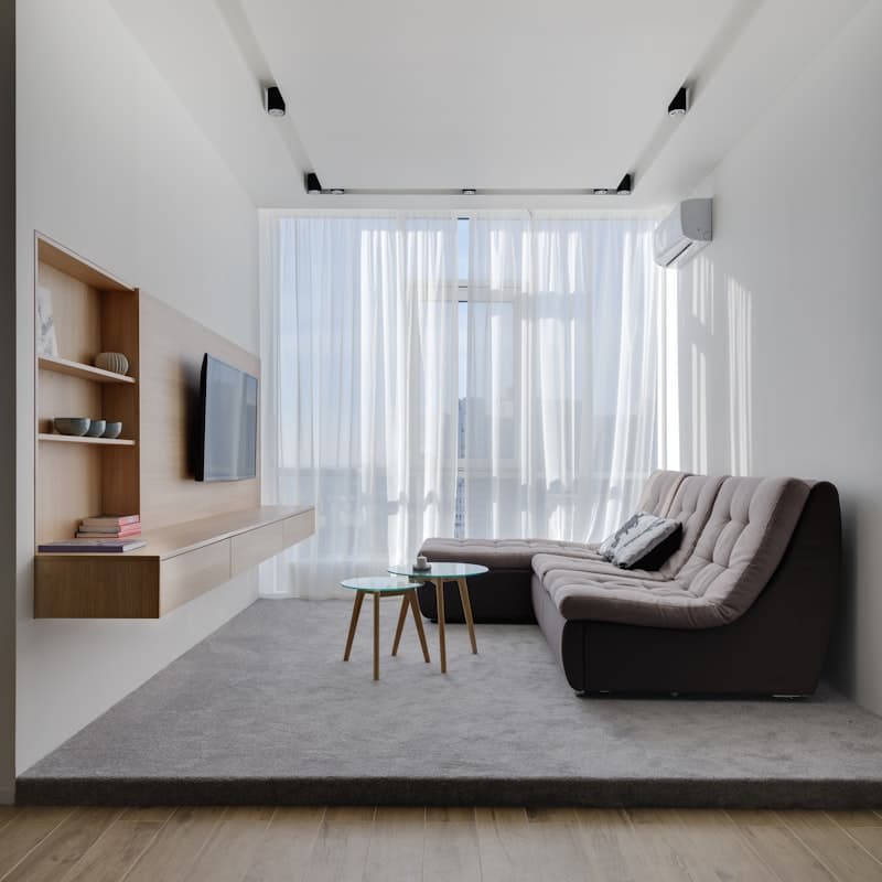 Hand-Woven Area Rug (200 × 290 cm)